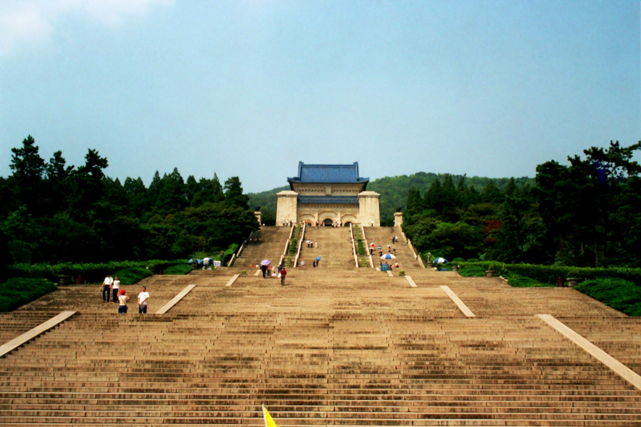 Sun yatse mausoleum