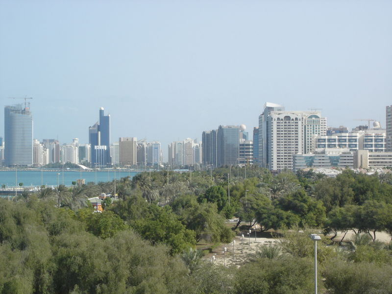 800px AbuDhabi02