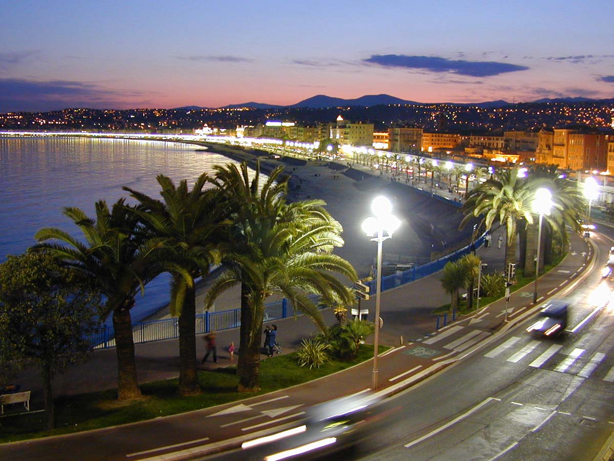 Nice night view with blurred cars 1200x900