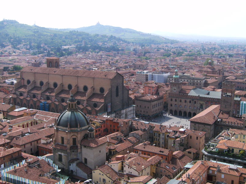 800px Bologna SanPetronioPiazzaMaggiore