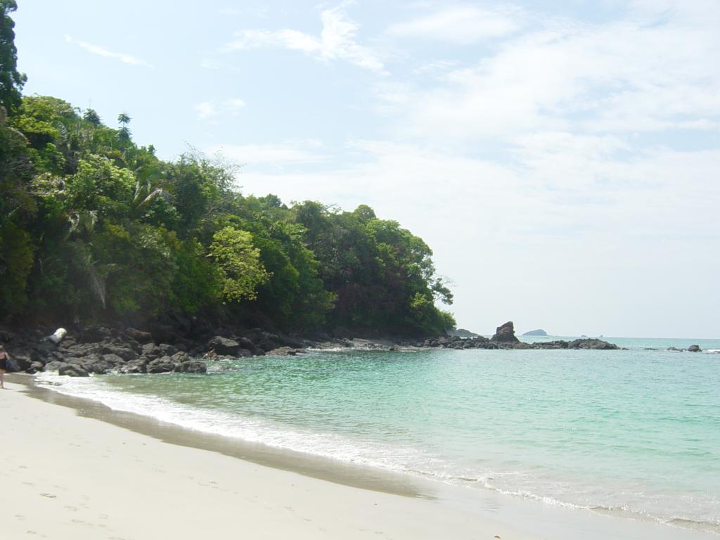 Manuel Antonio 06 Apr 05 Beach