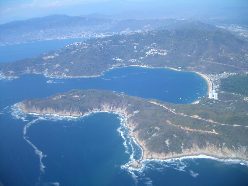20060803092038 21JLNYCAcapulcoBay