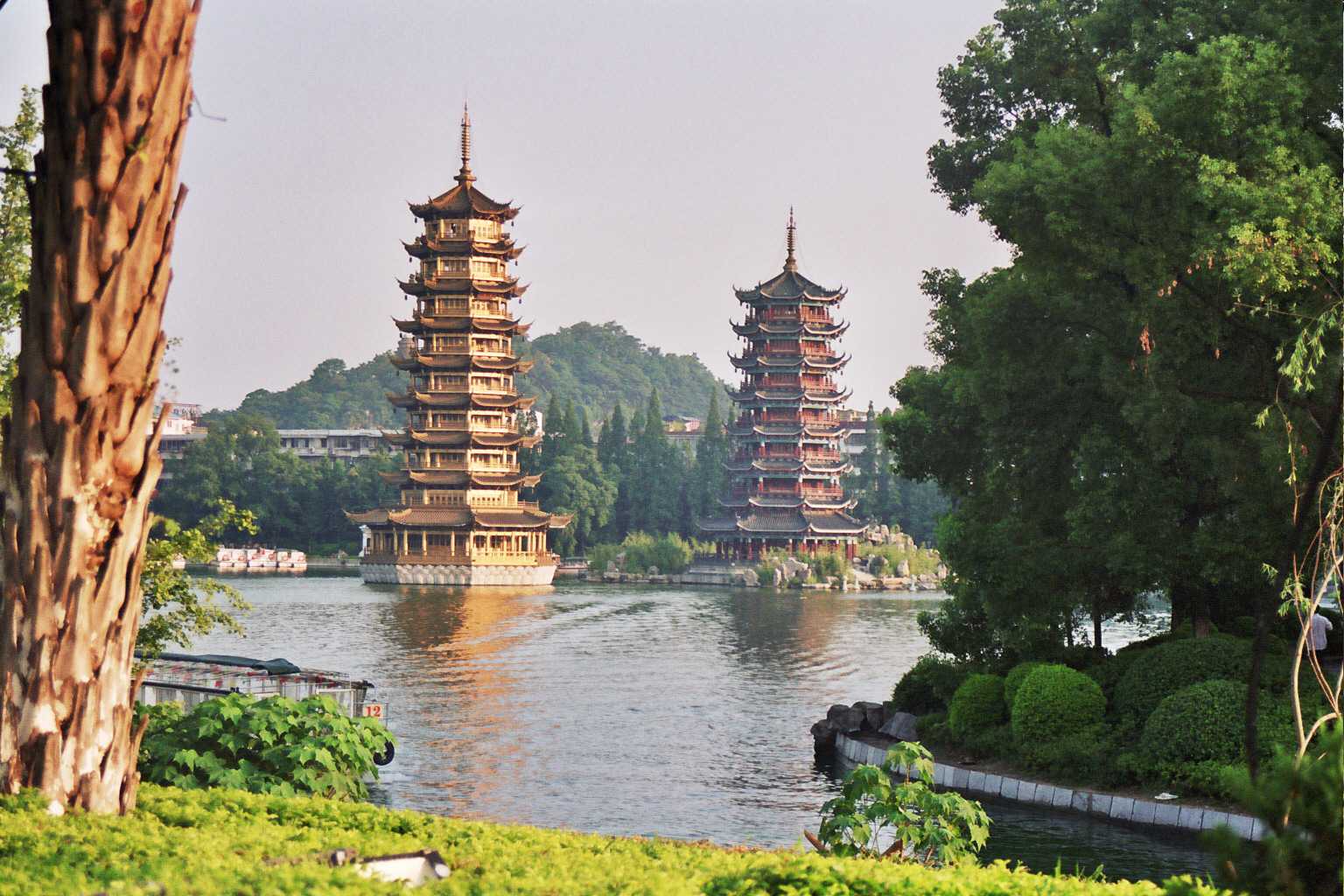 Pagodas en el lago Shanhu guilin