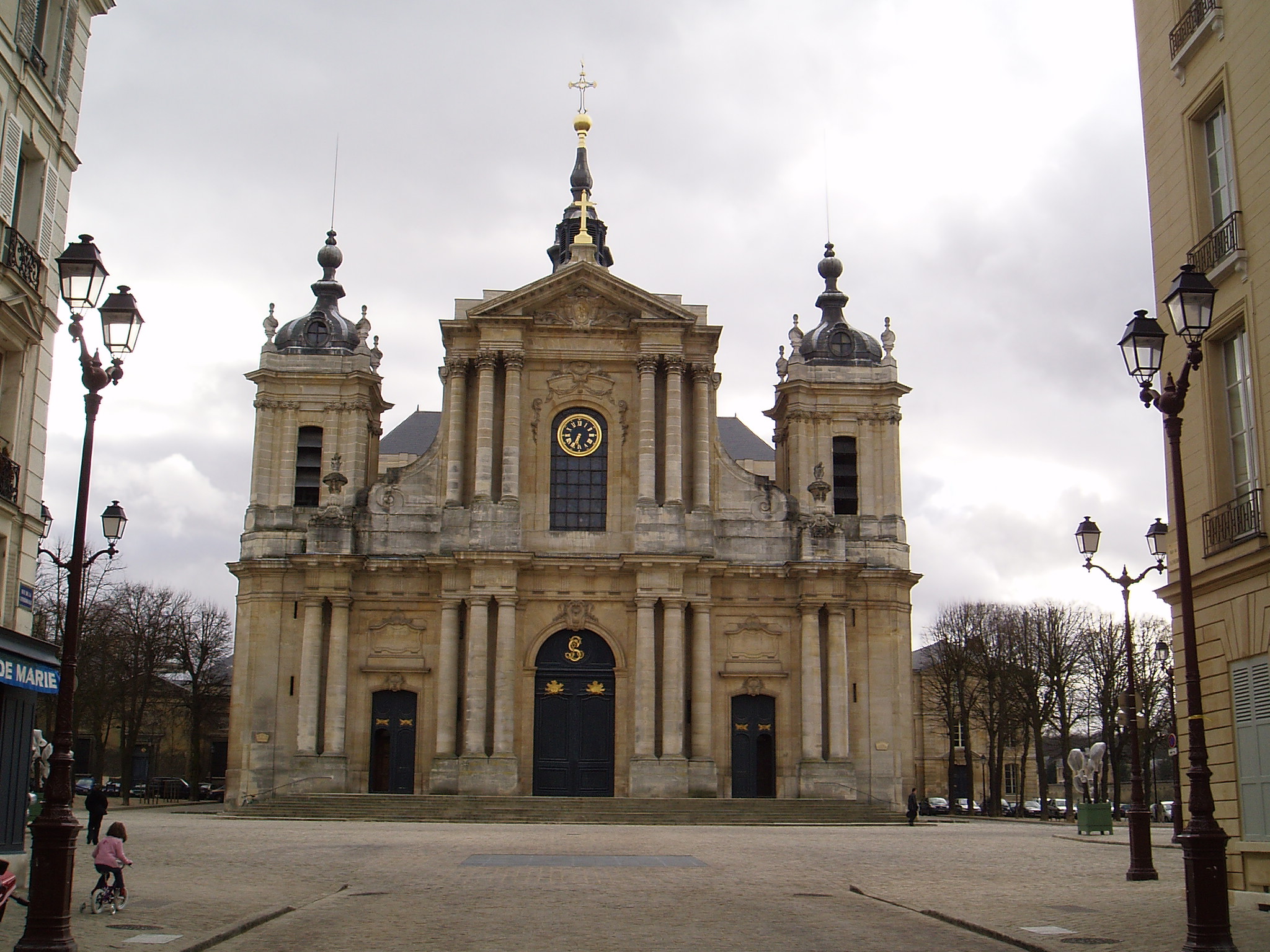 Cathedrale saint louis versailles face